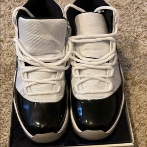 Gently Worn Air Jordan11 Retro Men’s Tennis